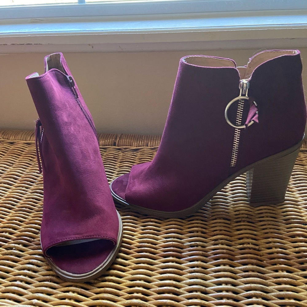 Size 10 Maroon Booties